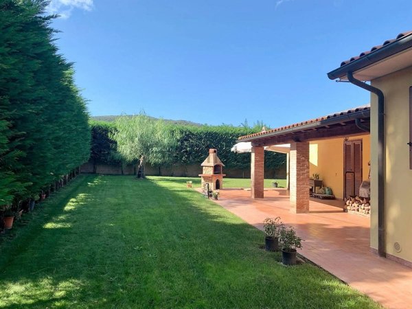 casa indipendente in vendita a Piombino