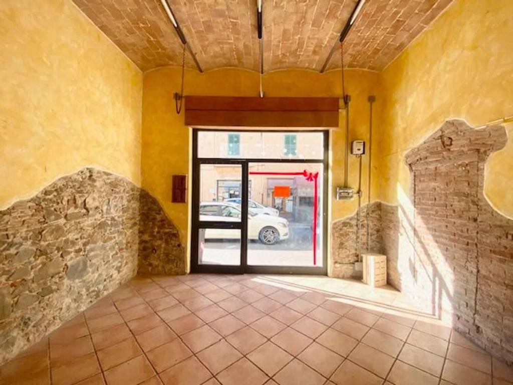 negozio in vendita a Piombino