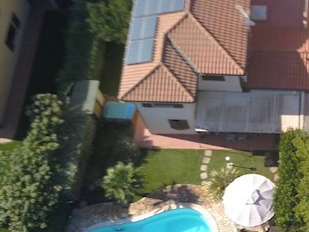 casa indipendente in vendita a Piombino