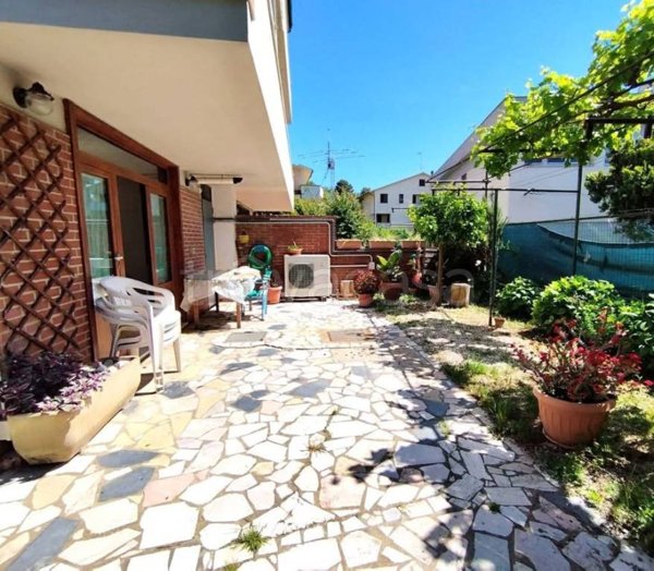 casa indipendente in vendita a Piombino