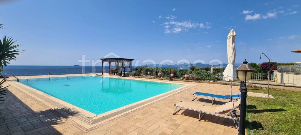 casa indipendente in vendita a Piombino