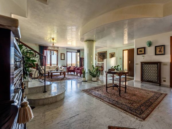 casa indipendente in vendita a Piombino