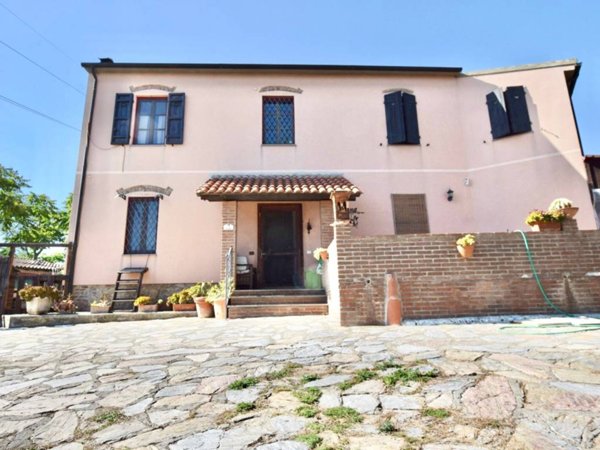 casa indipendente in vendita a Piombino
