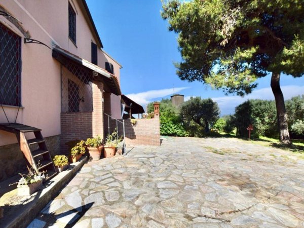 casa indipendente in vendita a Piombino