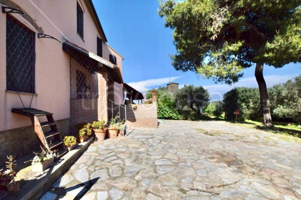casa indipendente in vendita a Piombino