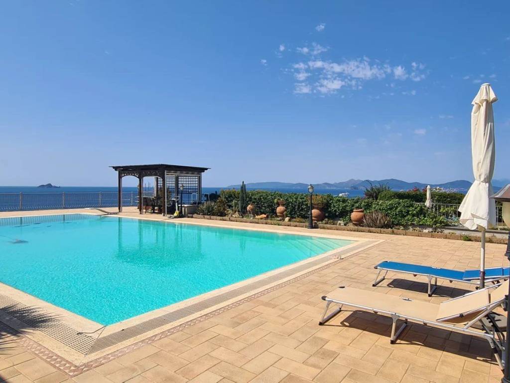 casa indipendente in vendita a Piombino