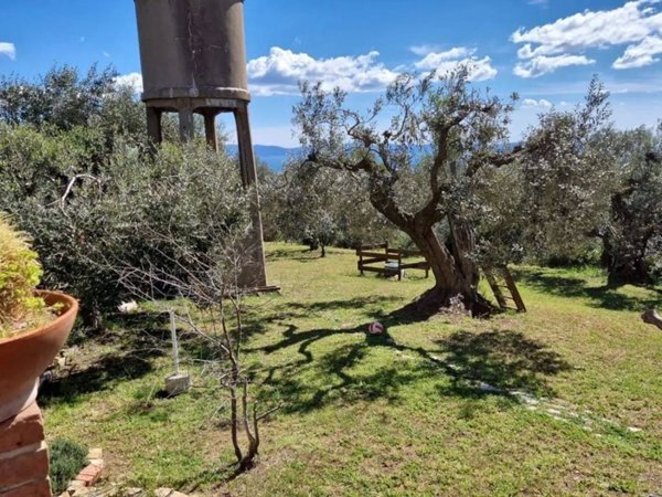 casa indipendente in vendita a Piombino