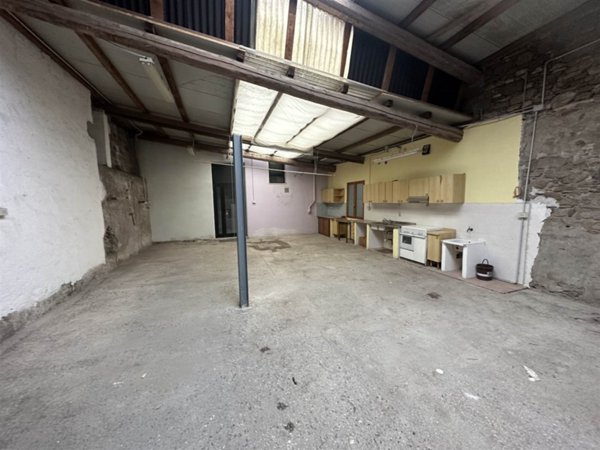 locale di sgombero in vendita a Piombino