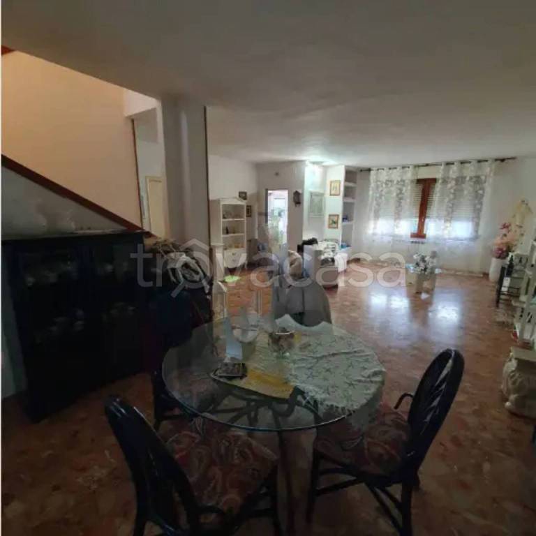 casa indipendente in vendita a Piombino
