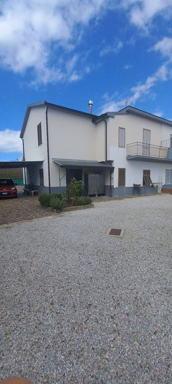 casa indipendente in vendita a Piombino