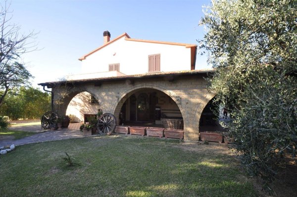 casa indipendente in vendita a Piombino