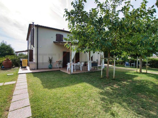 casa indipendente in vendita a Piombino