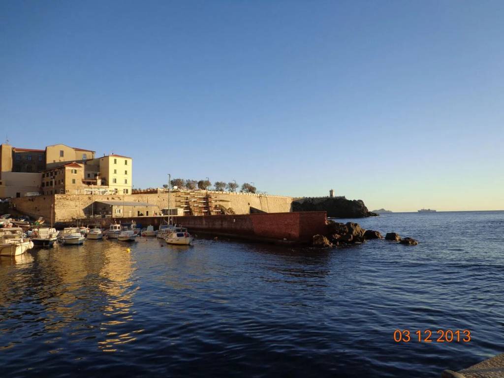 negozio in vendita a Piombino