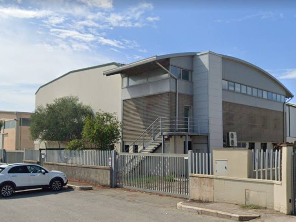 capannone in vendita a Piombino
