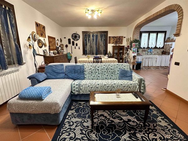 casa indipendente in vendita a Piombino