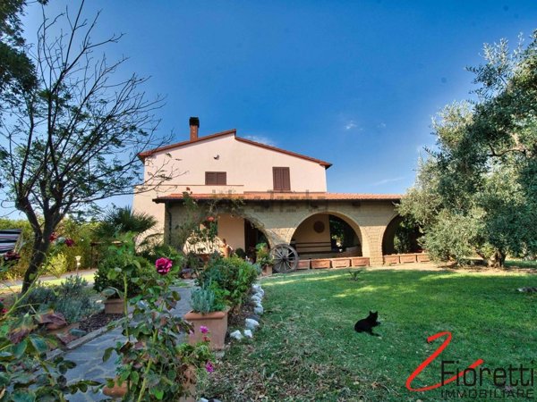 casa indipendente in vendita a Piombino