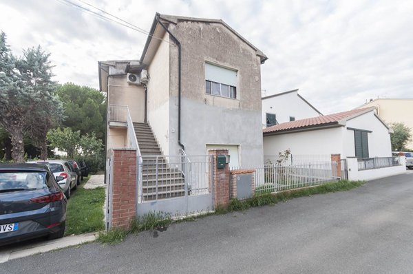casa indipendente in vendita a Piombino