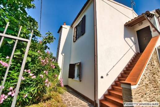 casa indipendente in vendita a Piombino
