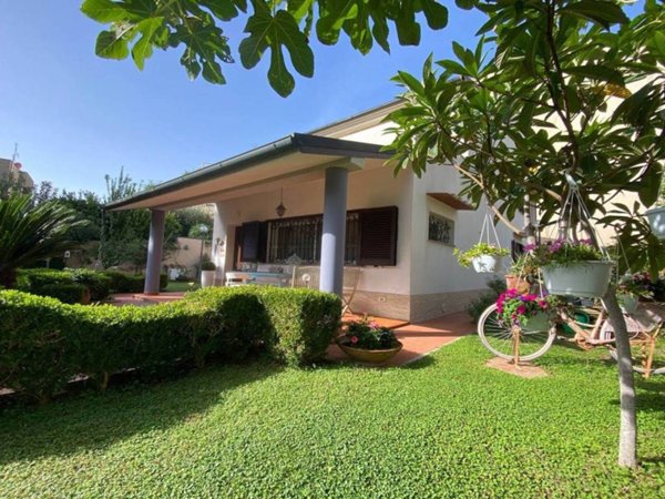 casa indipendente in vendita a Piombino