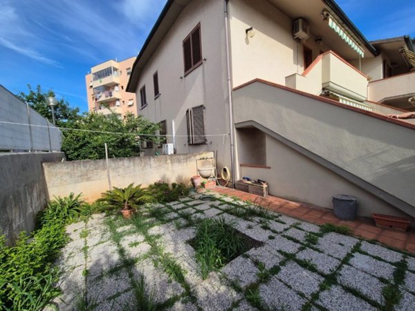 casa indipendente in vendita a Piombino