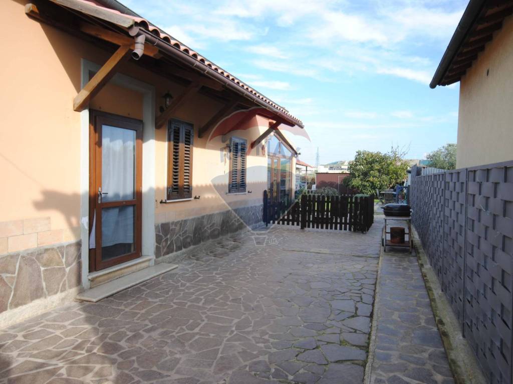 casa indipendente in vendita a Piombino