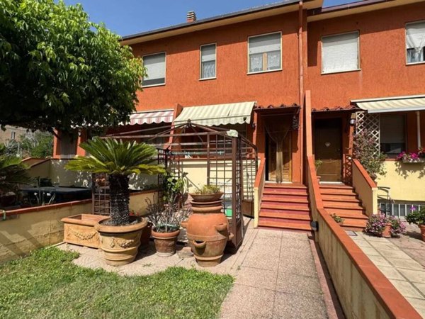 casa indipendente in vendita a Piombino