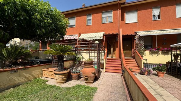 casa indipendente in vendita a Piombino