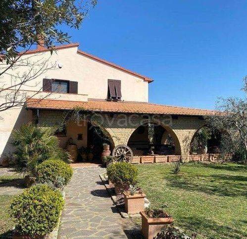 casa indipendente in vendita a Piombino in zona Populonia