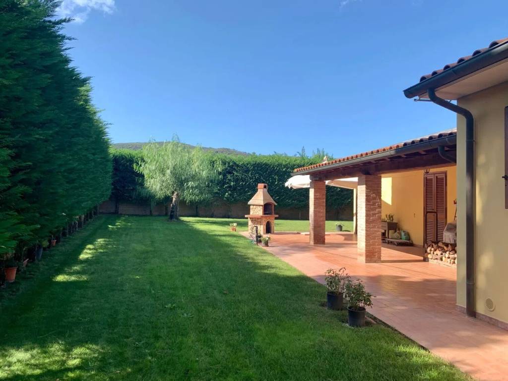 casa indipendente in vendita a Piombino