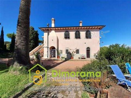 casa indipendente in vendita a Piombino in zona Populonia