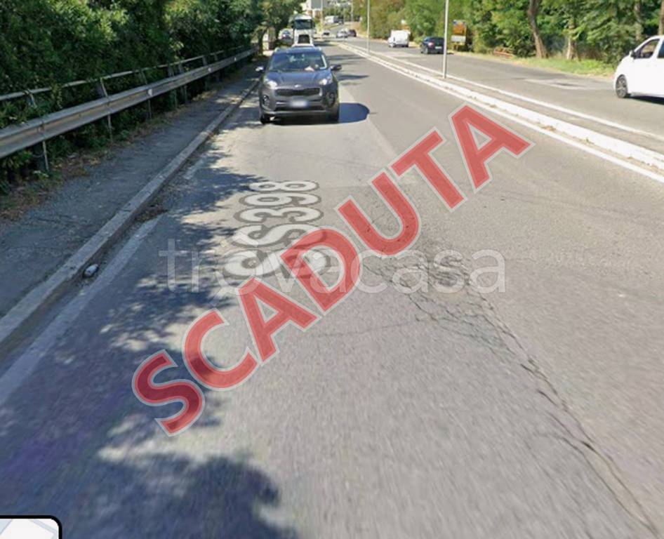 locale commerciale in vendita a Piombino