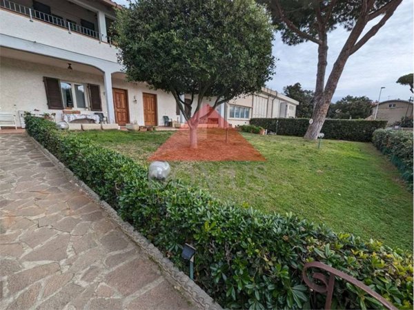 casa indipendente in vendita a Piombino