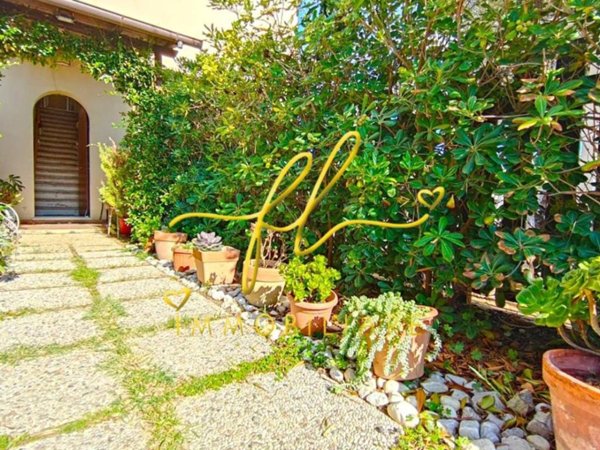 casa indipendente in vendita a Piombino in zona Baratti