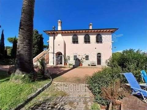 casa indipendente in vendita a Piombino