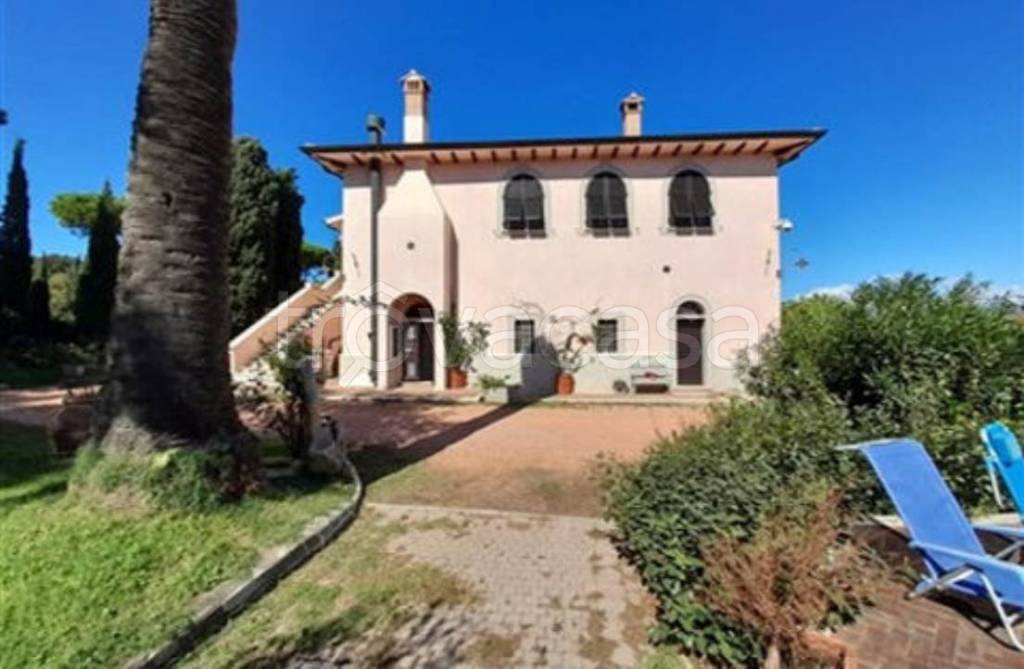 ufficio in vendita a Piombino in zona Populonia