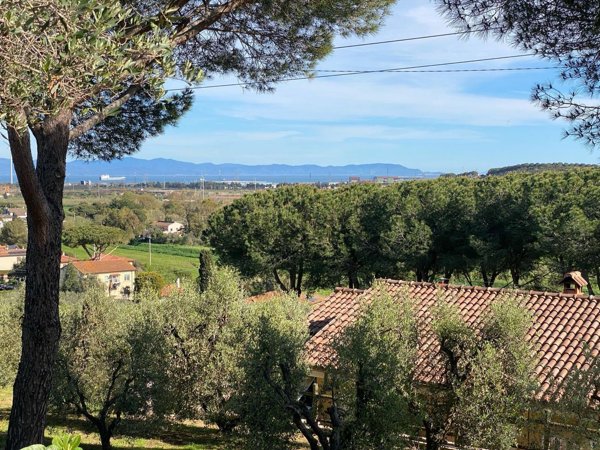 locale di sgombero in vendita a Piombino in zona Fiorentina