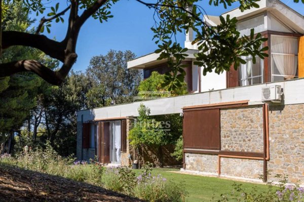 casa indipendente in vendita a Piombino in zona Populonia