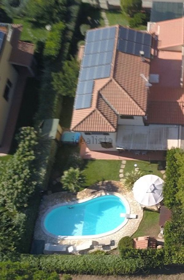 casa indipendente in vendita a Piombino