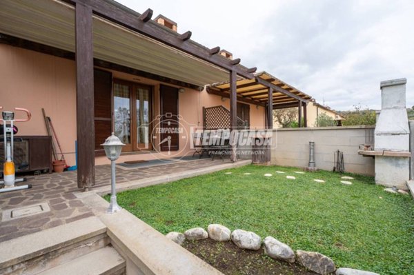 casa indipendente in vendita a Piombino