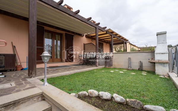 casa indipendente in vendita a Piombino