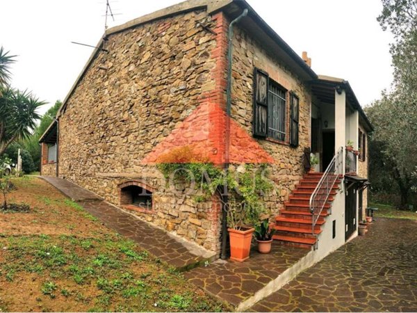 casa indipendente in vendita a Piombino