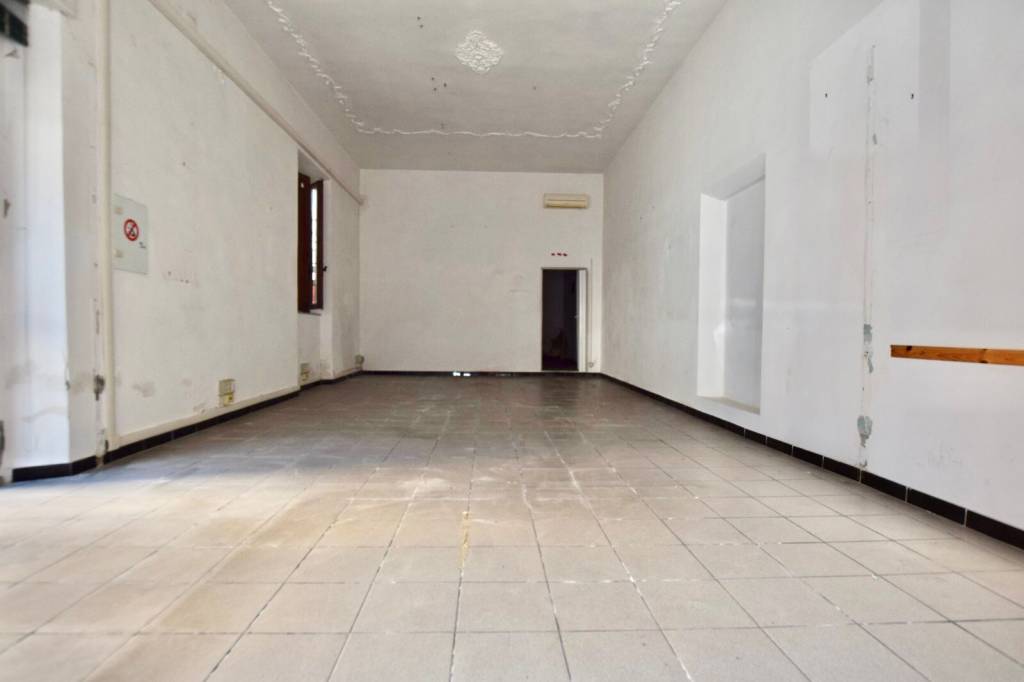 negozio in vendita a Piombino