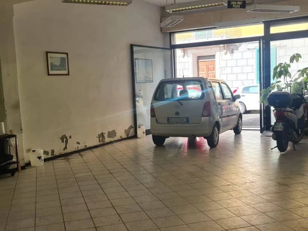 negozio in vendita a Piombino