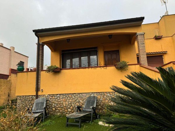 casa indipendente in vendita a Piombino