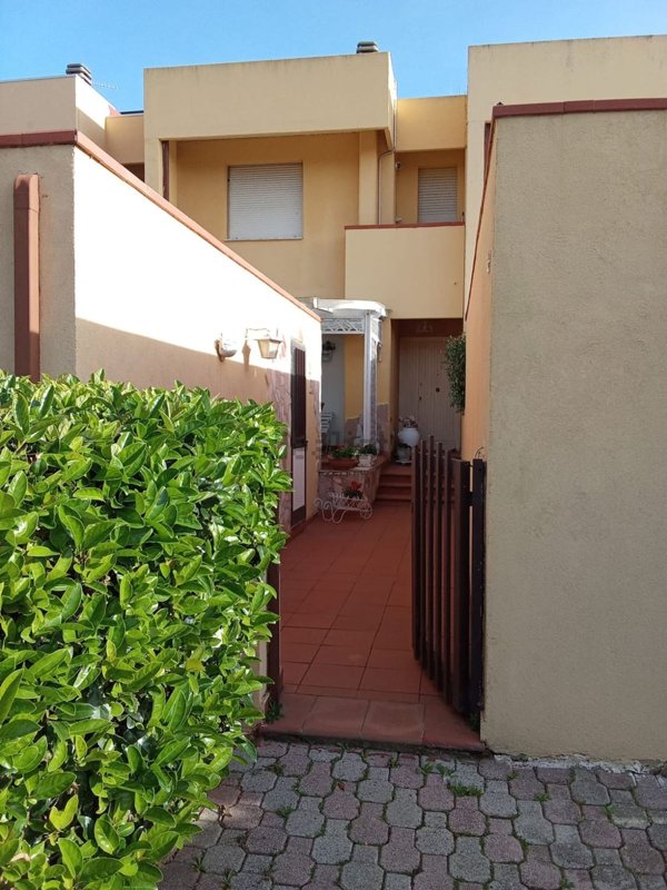 casa indipendente in vendita a Piombino