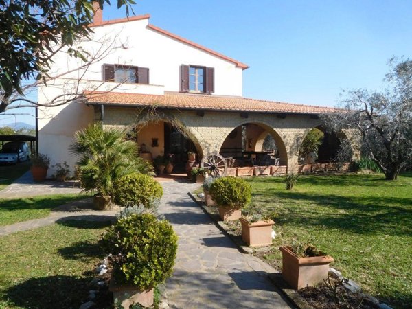 casa indipendente in vendita a Piombino