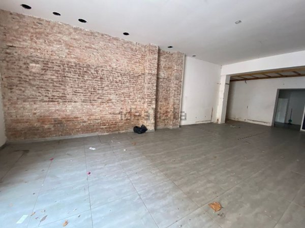 locale di sgombero in vendita a Piombino