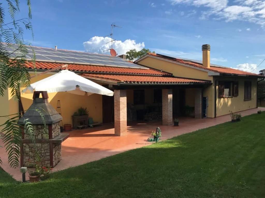 casa indipendente in vendita a Piombino in zona Fiorentina