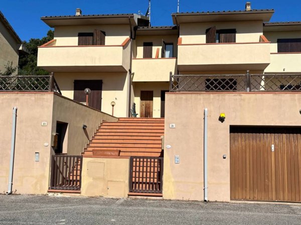 casa indipendente in vendita a Piombino