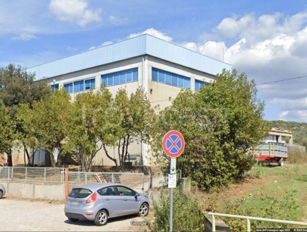 capannone in vendita a Piombino